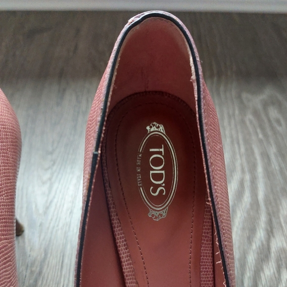 Tod's textured pink leather heels with black tassels. Size 38.5 - Picture 7 of 9